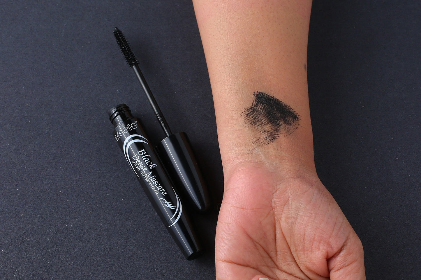 Super Charming Eyes Mascara Emelie Cosmetics.pk