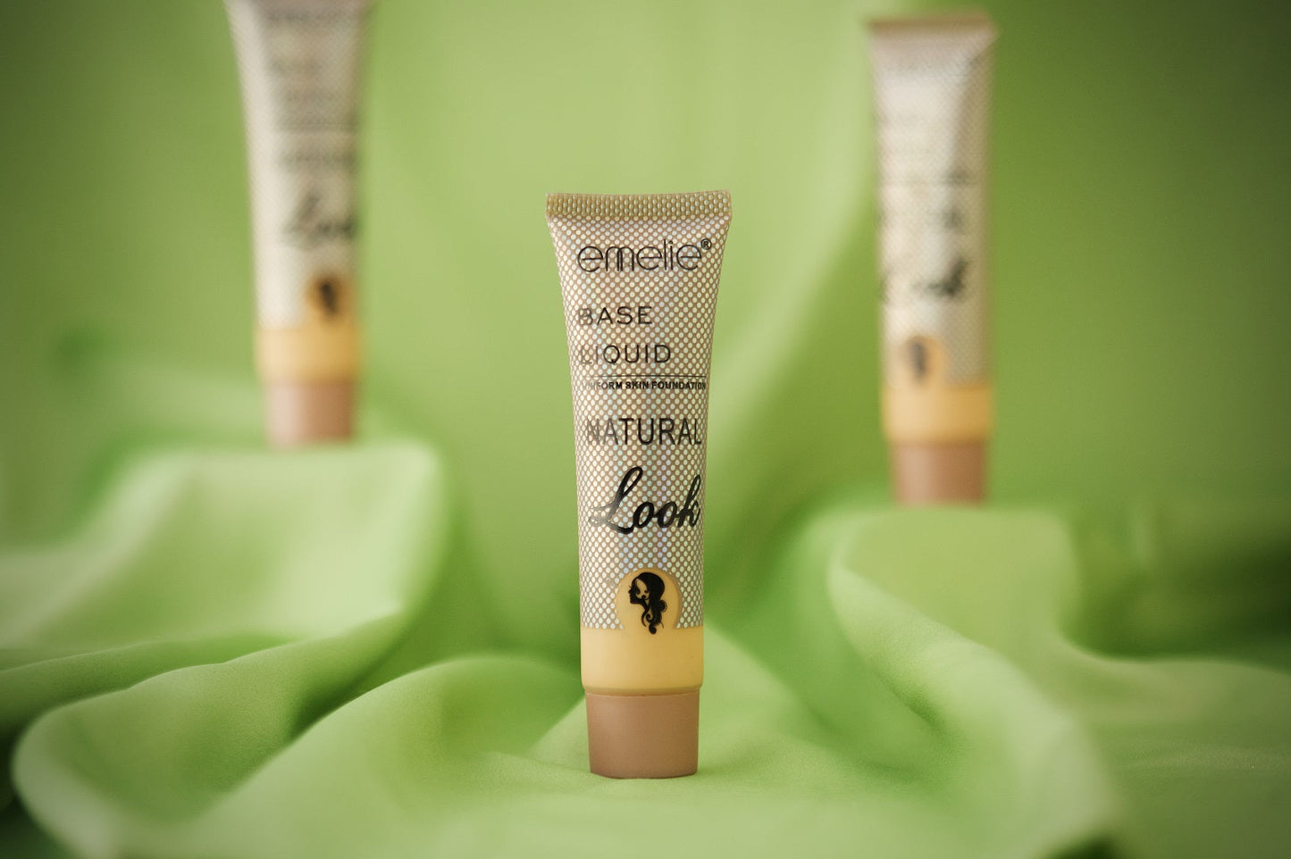 Base Liquid Natural Look Uniform Skin Foundation Emelie Cosmetics