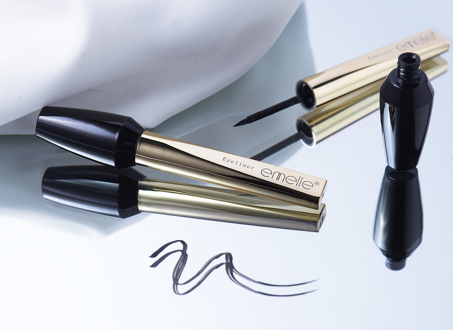 Rich Black Eyeliner Ultra Matte Emelie Cosmetics.pk