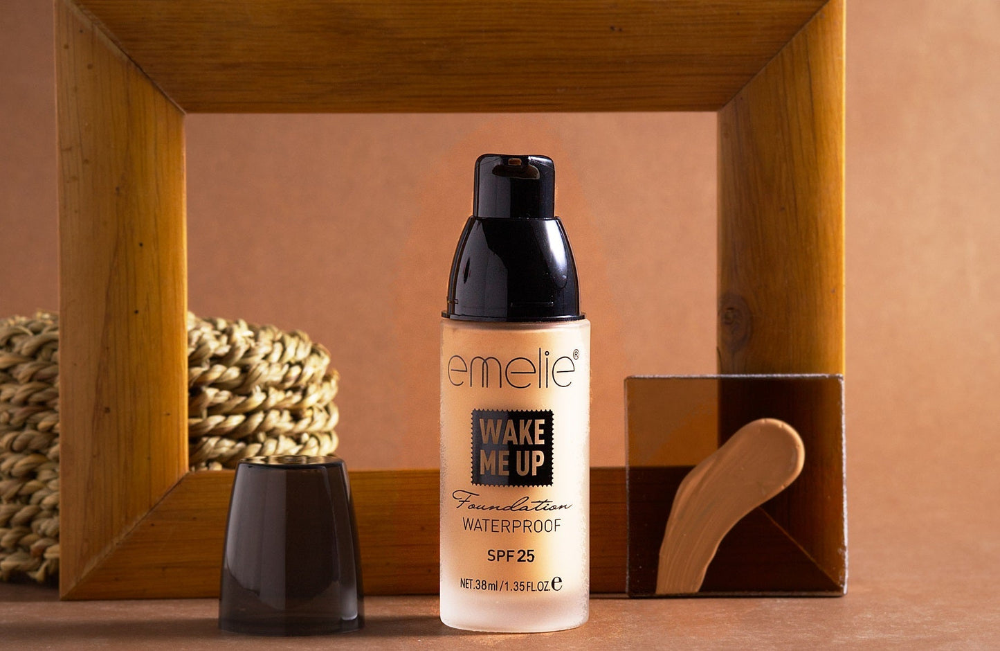 WAKE ME UP Foundation Emelie Cosmetics